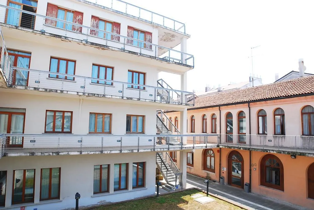 Sunny Terrace Hostel Venice